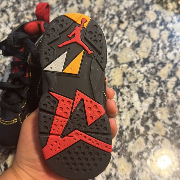 “Citrus 2022” Jordan 7s - Picture 3 of 5